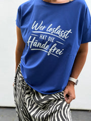 T-Shirt wer loslässt hat die Hände frei