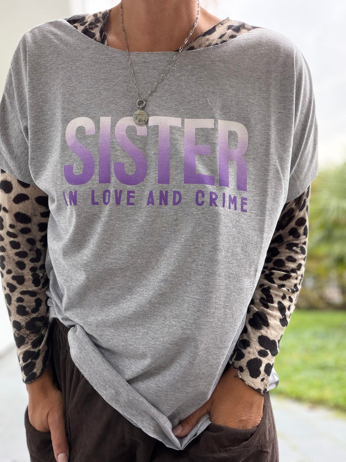 T-Shirt SISTER in love and crime