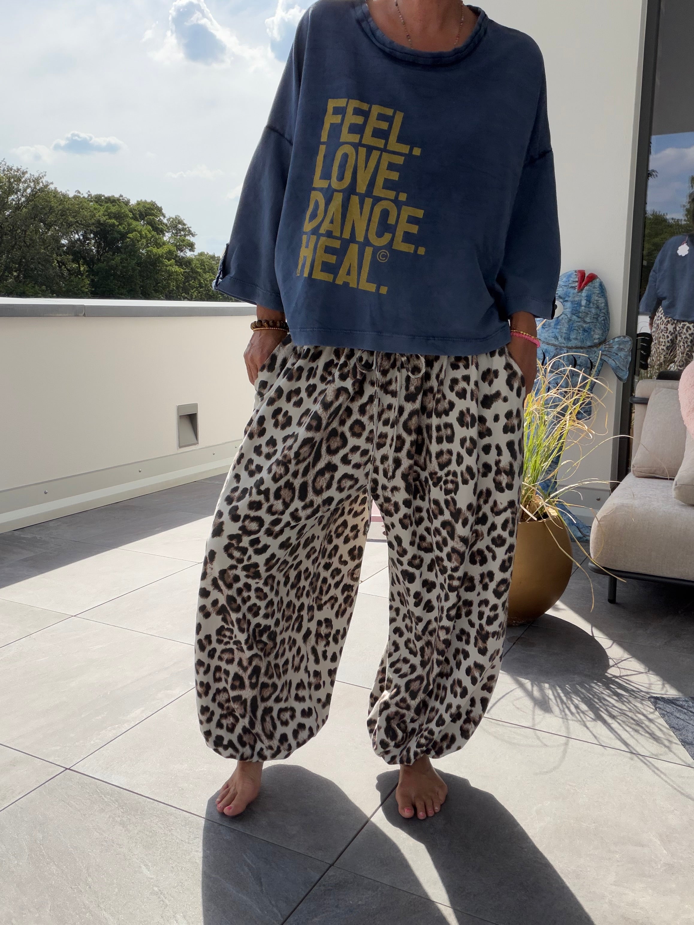Oversize Shirt FEEL LOVE DANCE HEAL