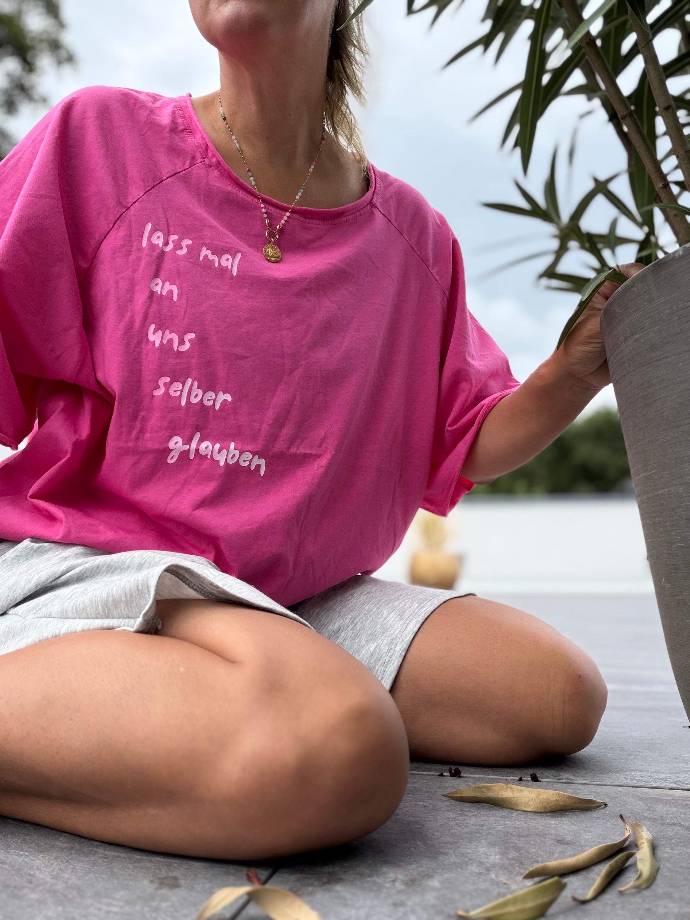 Oversize T-Shirt lass mal an uns selber glauben
