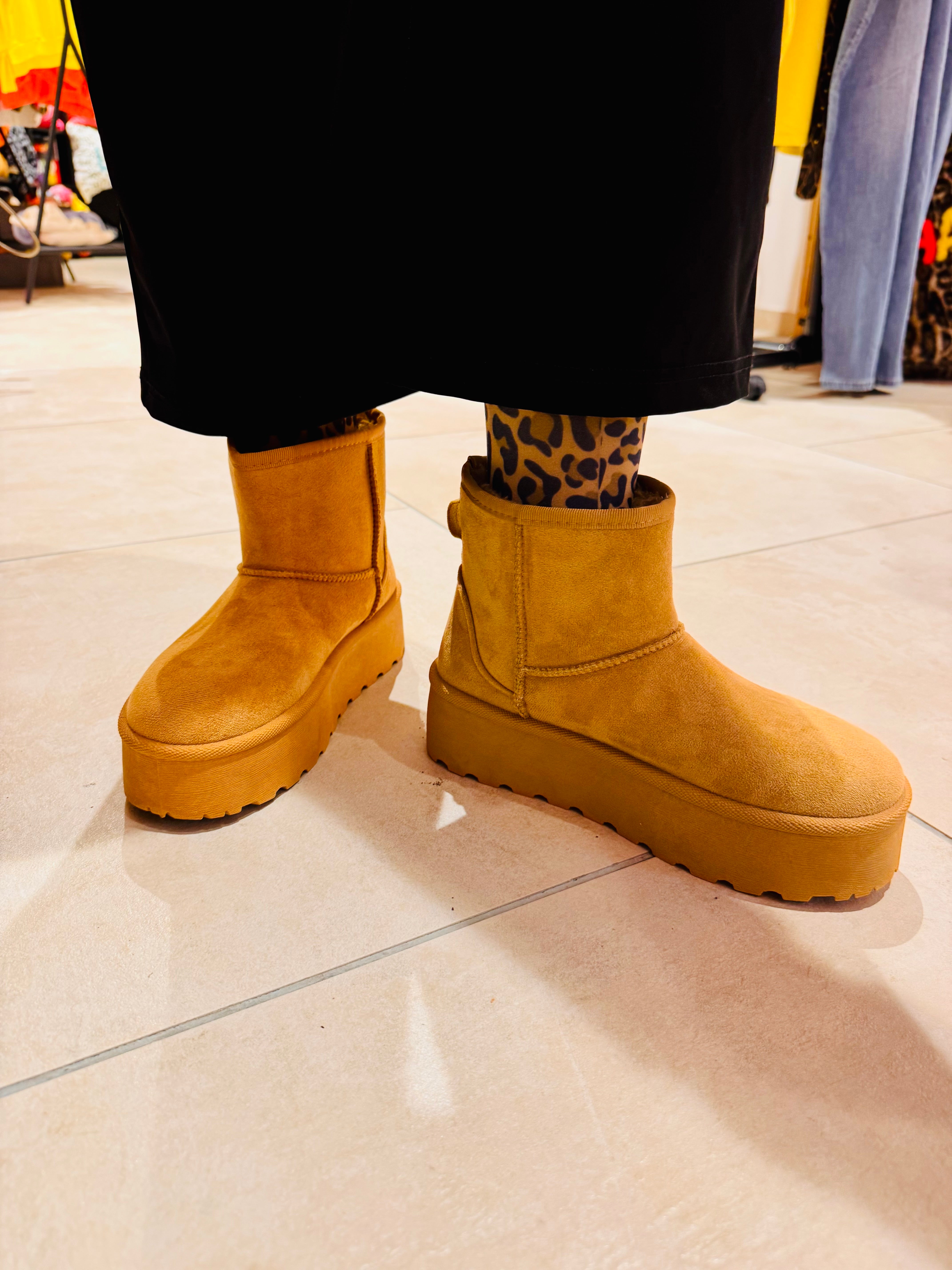 Boots black or camel