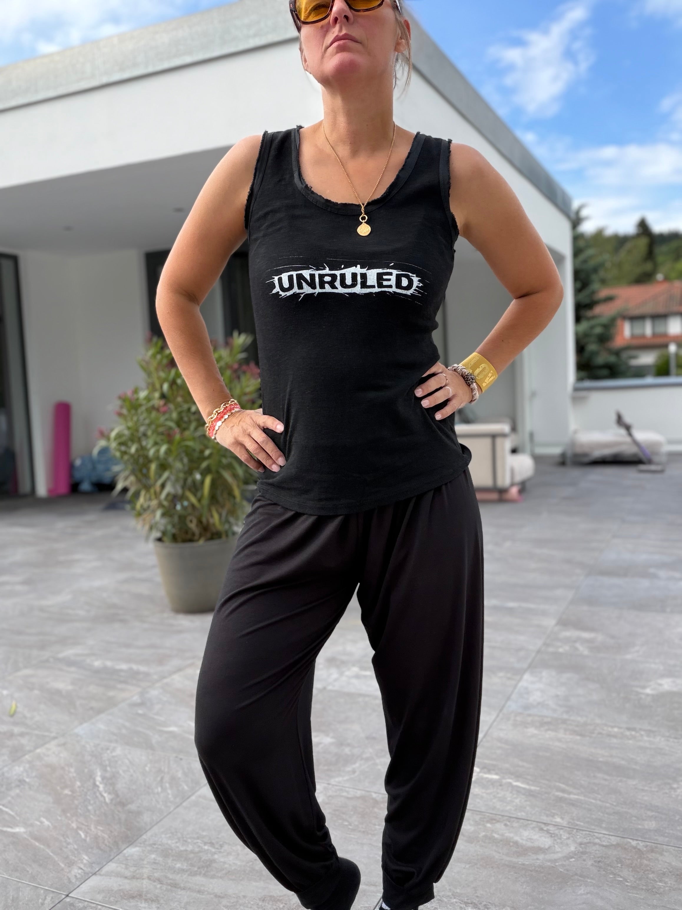 Top unruled, schwarz oder pink