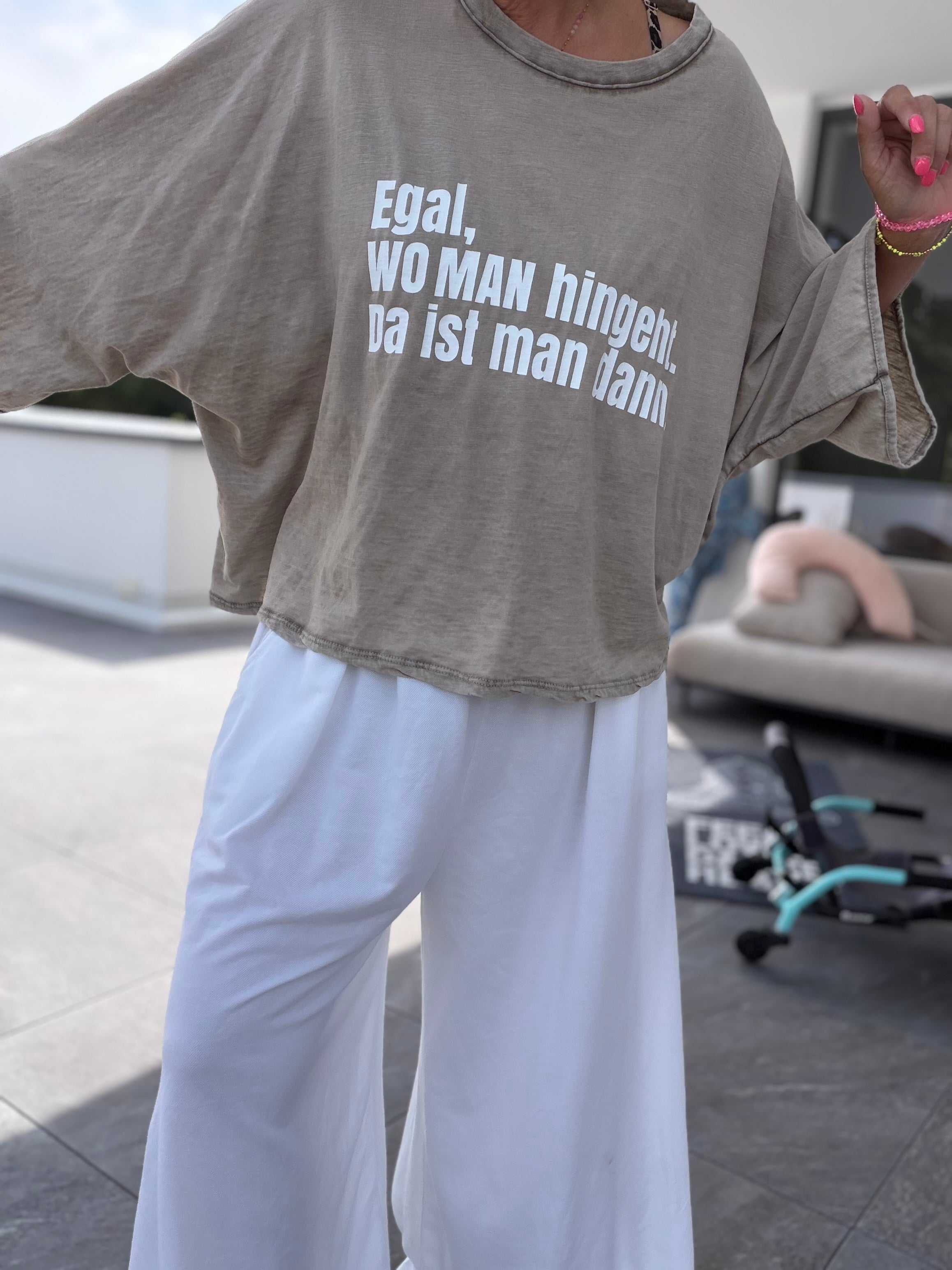 Oversize Shirt egal wo man hingeht, da ist man dann