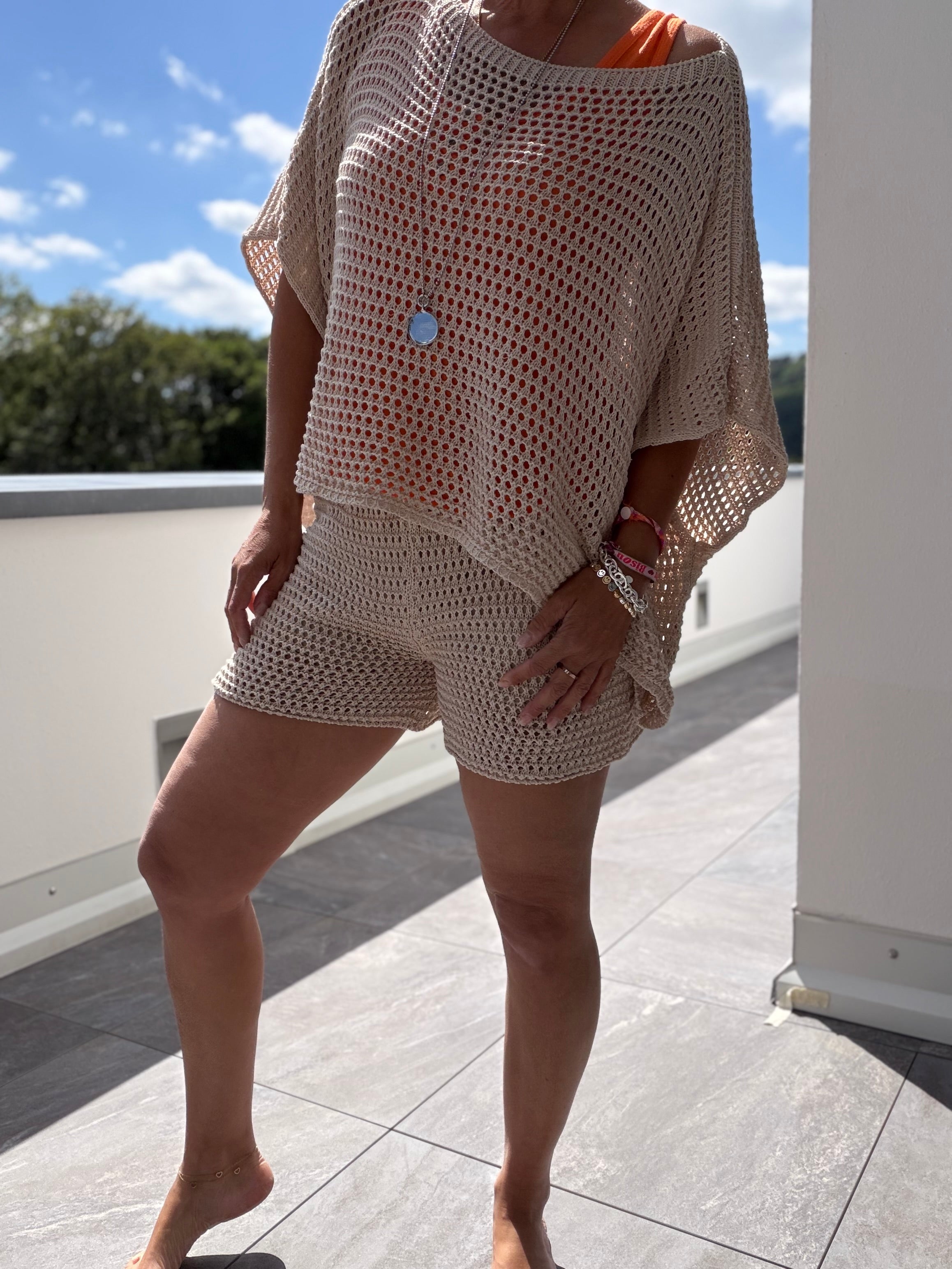 Netztop und Shorts, schwarz oder creme