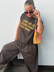 T-Shirt dont believe everything you think