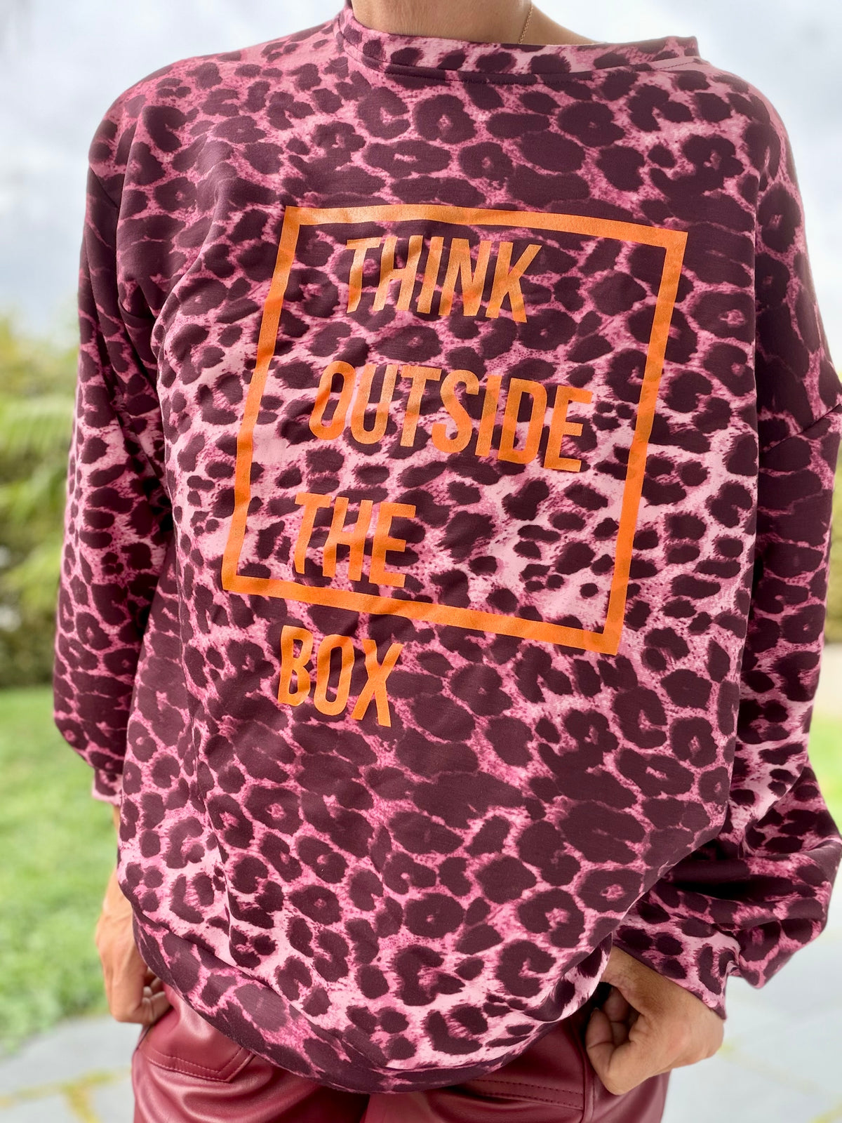 Oversize Leo Sweatshirt think outside the box