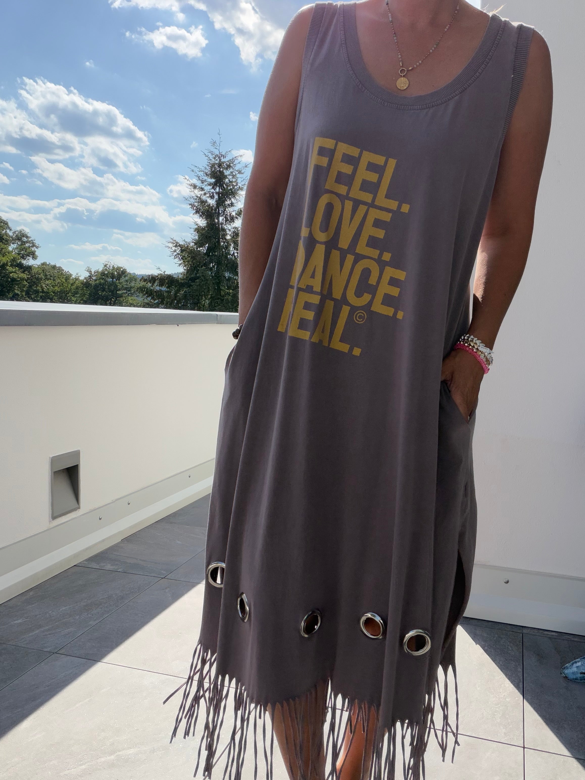 Kleid FEEL LOVE DANCE HEAL mit Fransen