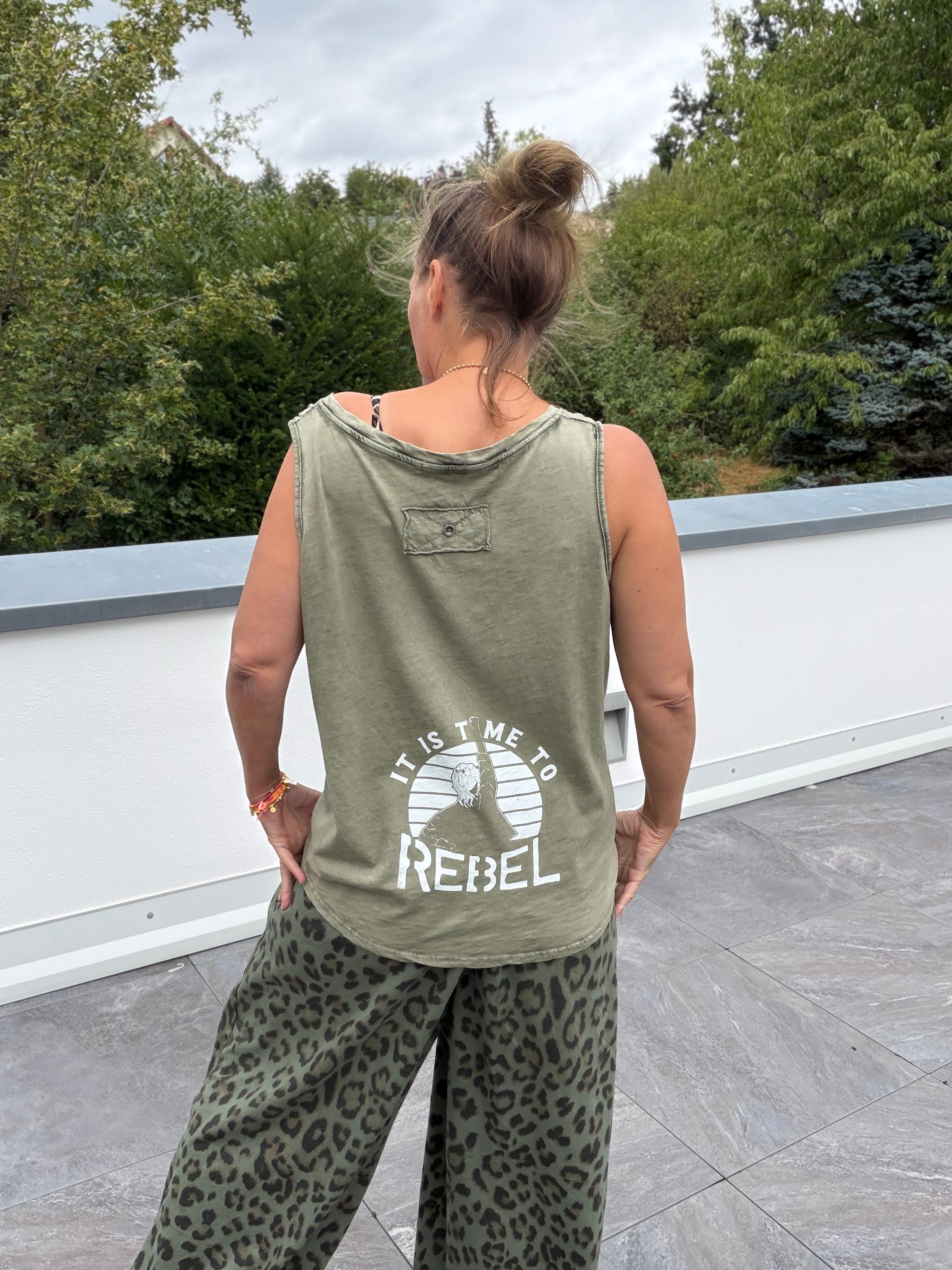 Oversize TOP it is time to rebel Rückenprint