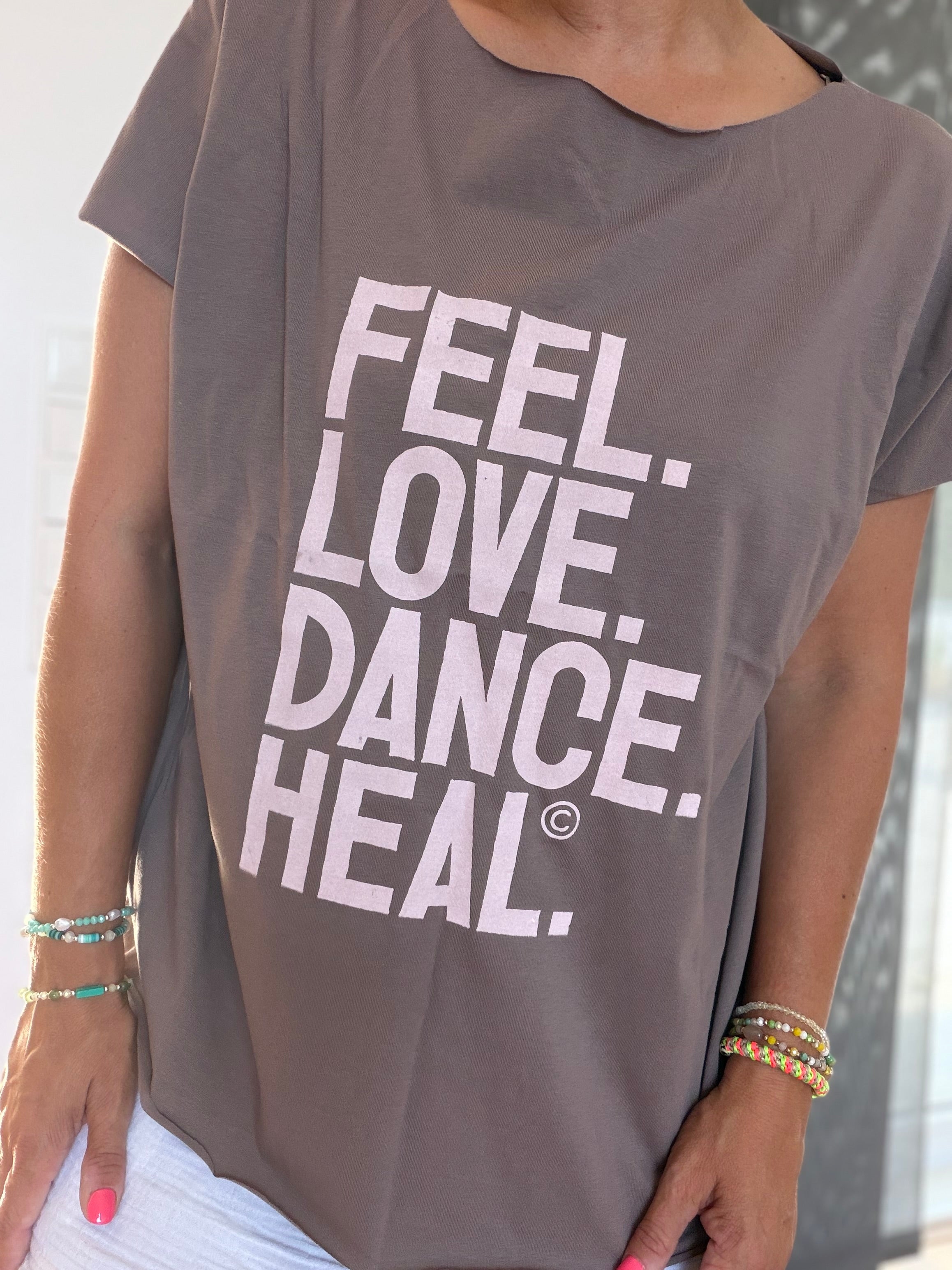 T-Shirt feel love dance heal