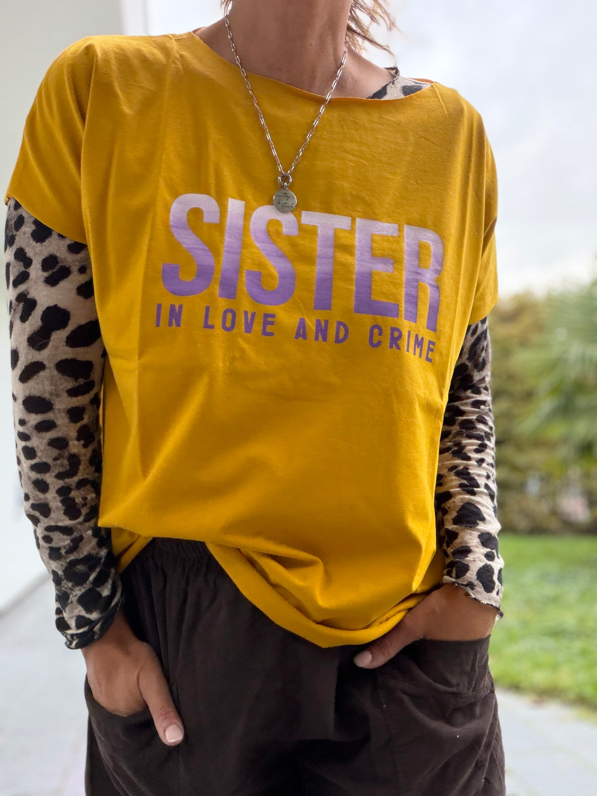 T-Shirt SISTER in love and crime