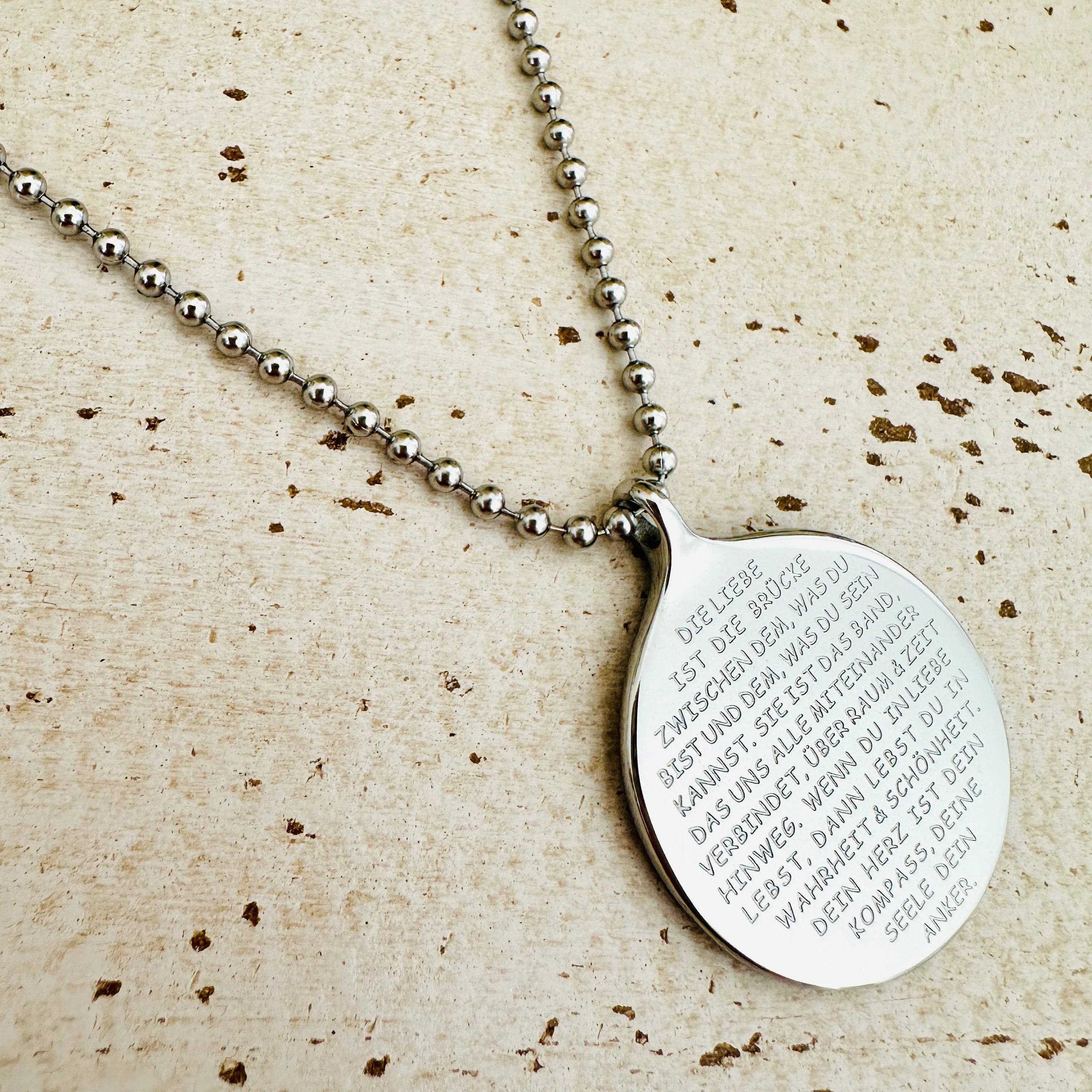 Liebe ist… Kette