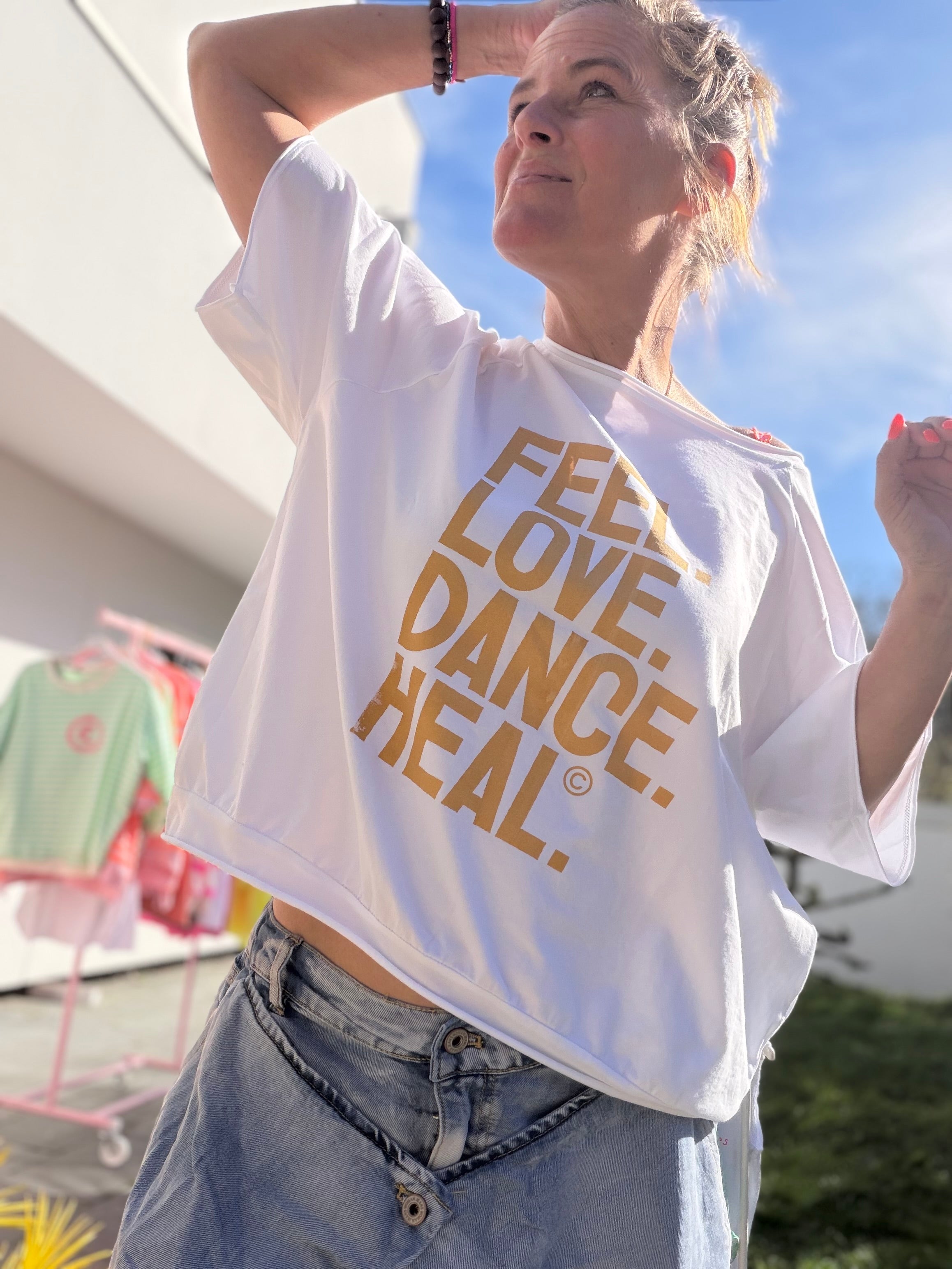 Oversize T-Shirt FEEL LOVE DANCE HEAL