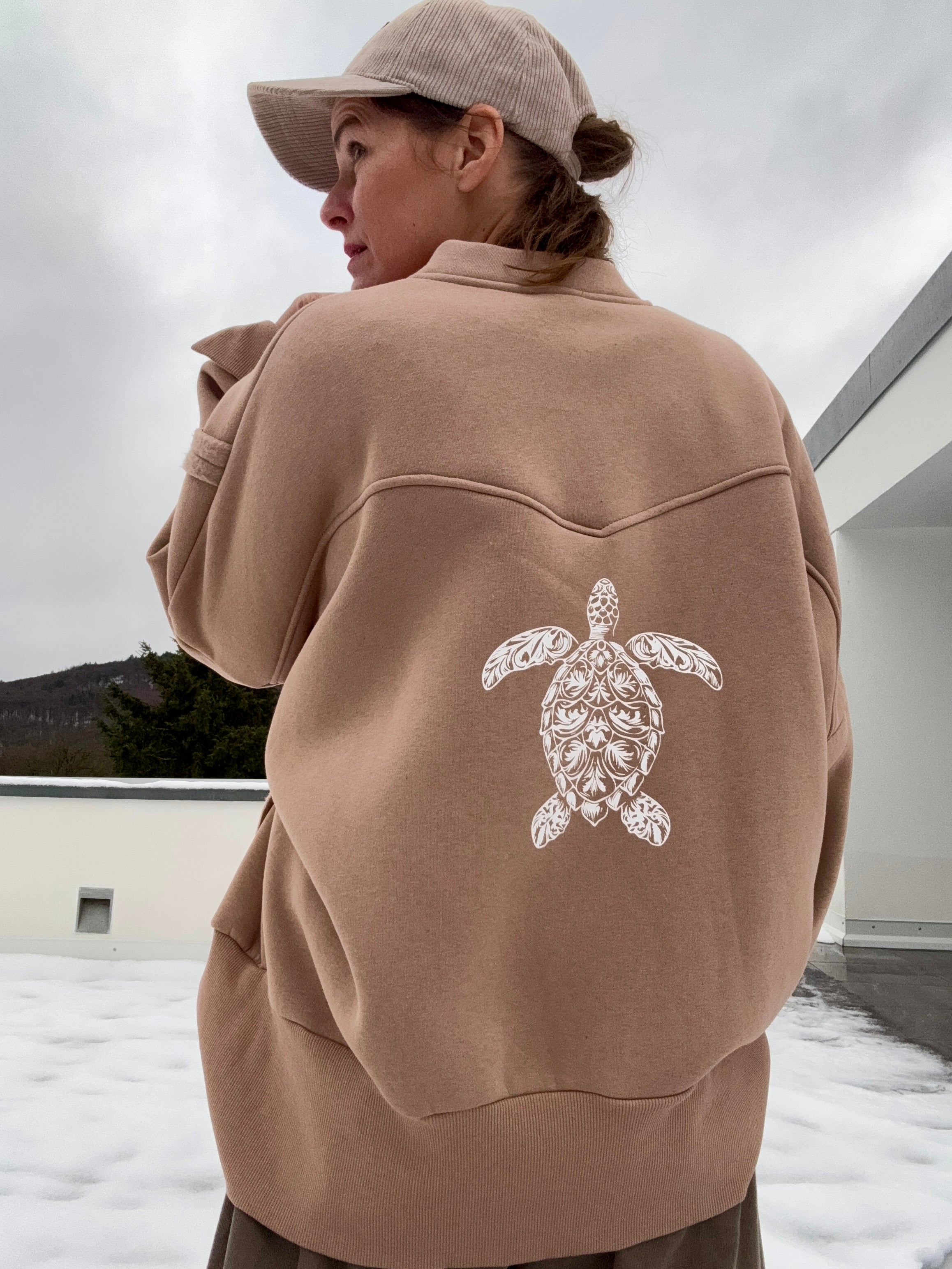 Kuschelige Oversize Sweatjacke Schildkröte