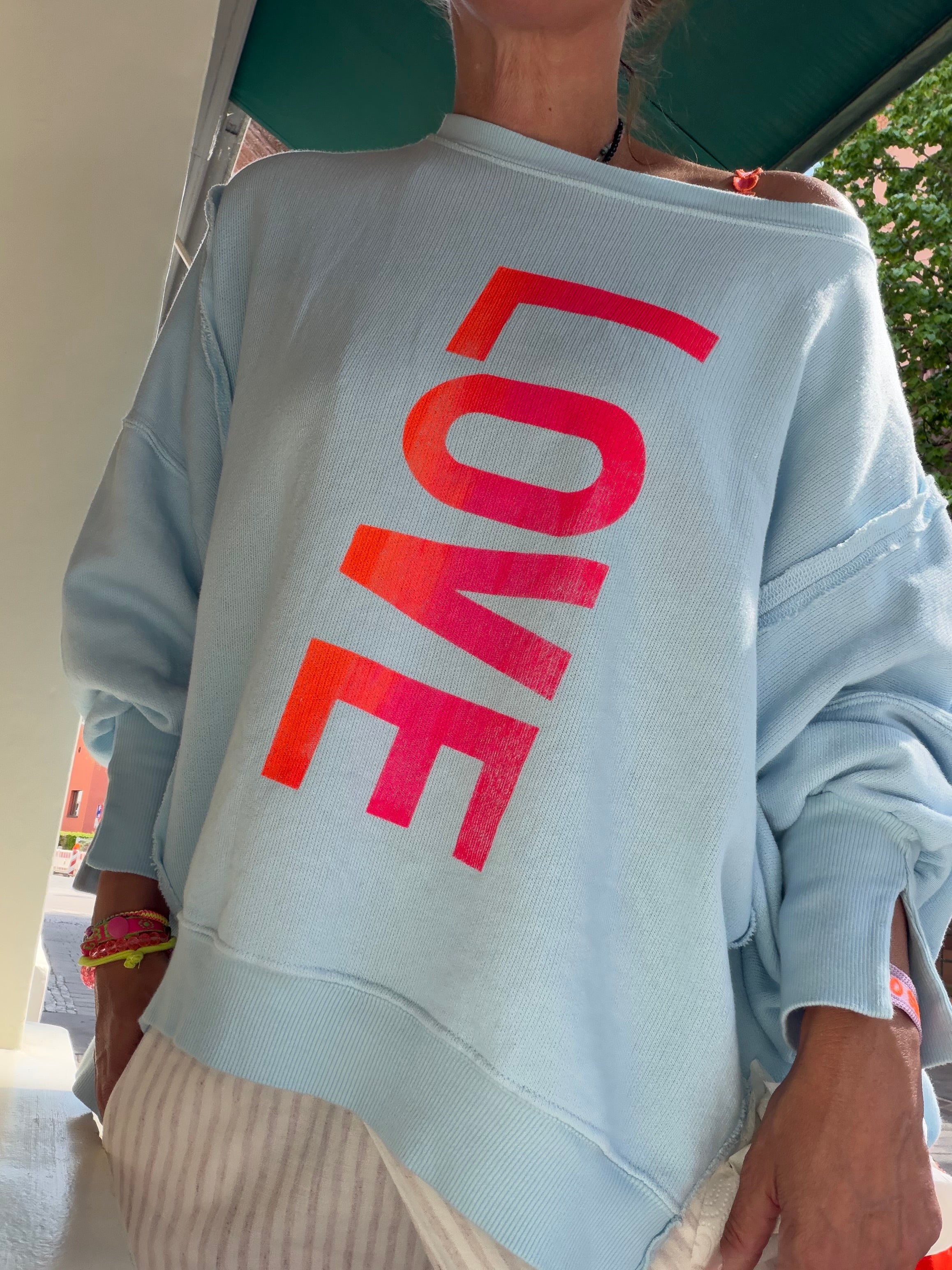 Lieblings Sweatshirt LOVE, hellblau oder nude