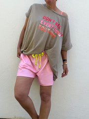 Shorts rosa mit Neon Schnürung