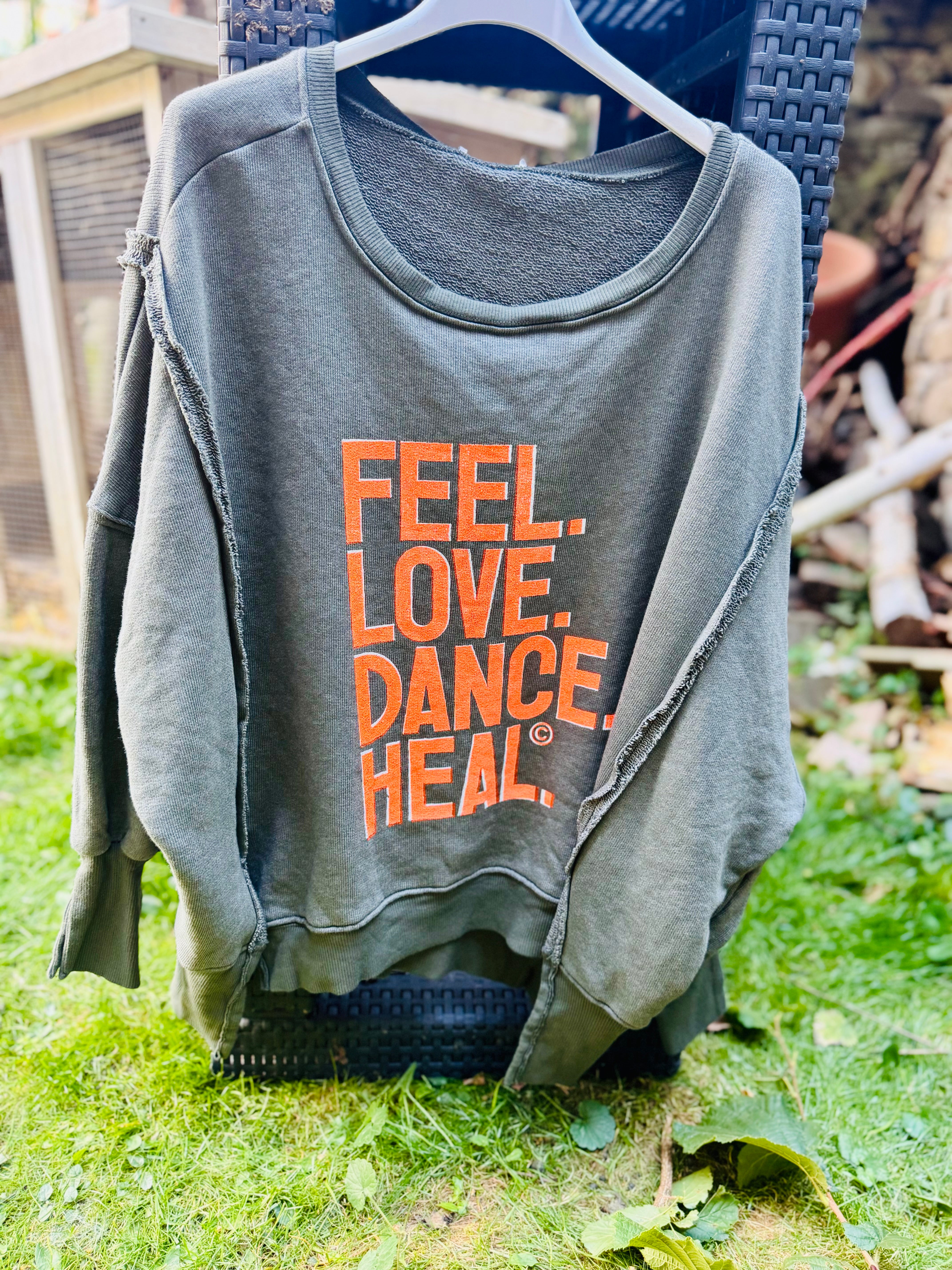 Lieblings Sweatshirt FEEL LOVE DANCE HEAL