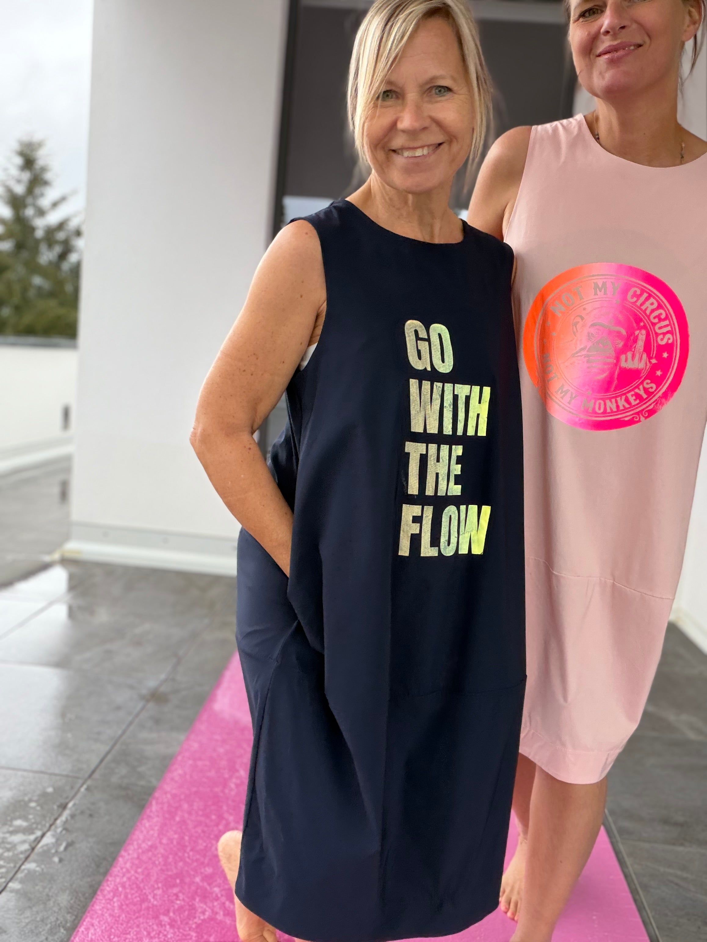 Kleid nice fit, versch. Motive und Farben