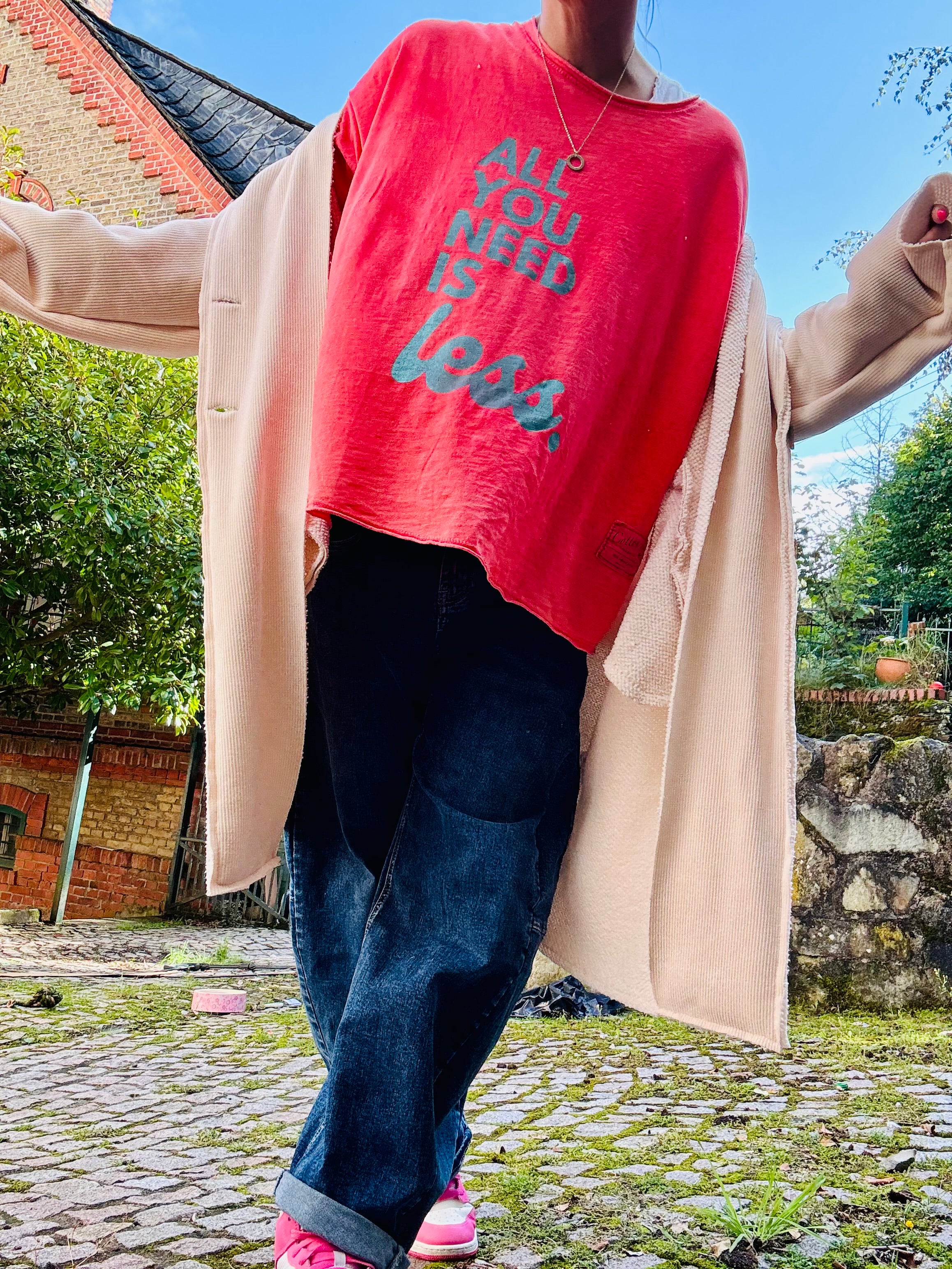 Oversize T-Shirt all you need is LESS