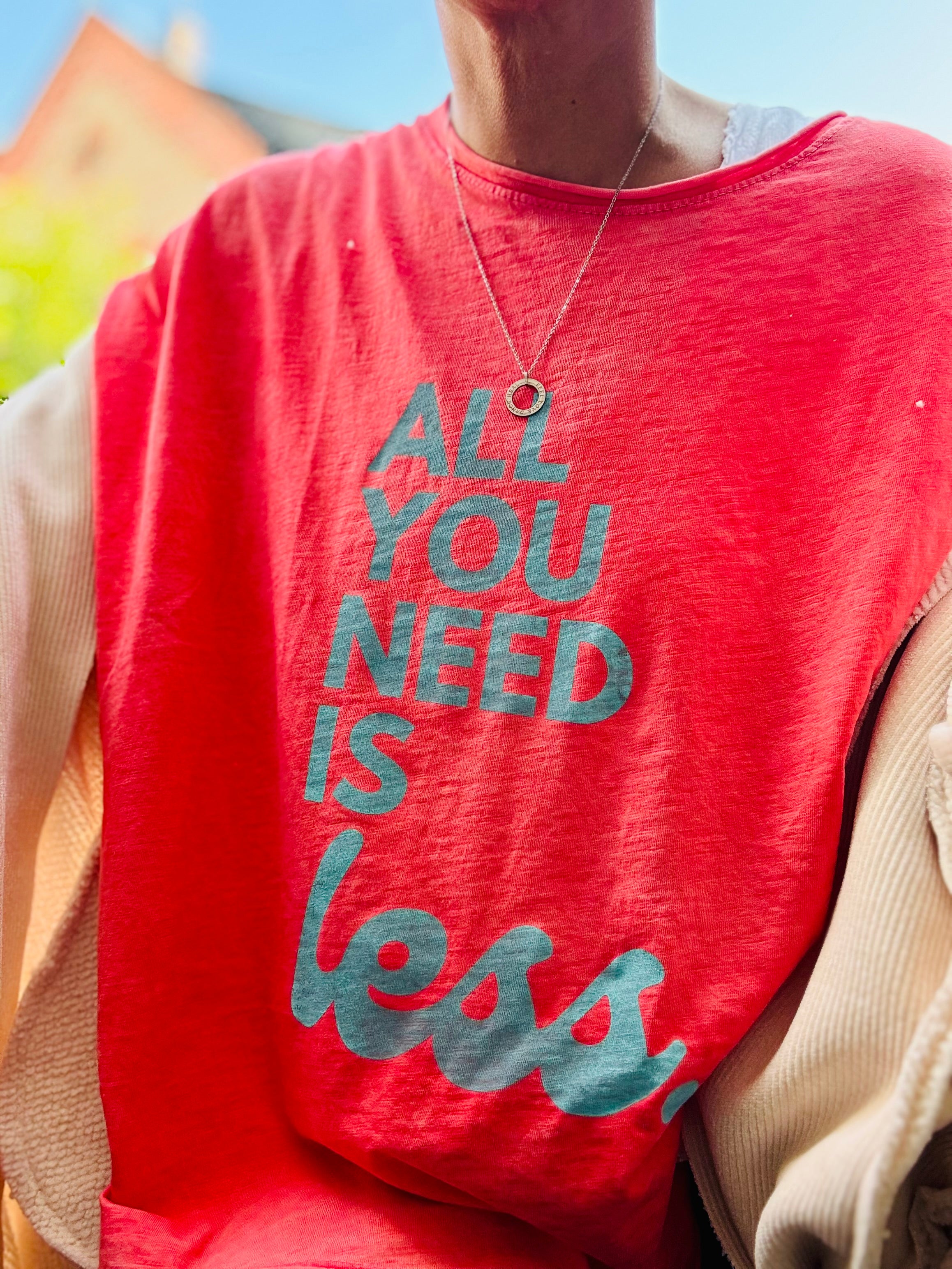 Oversize T-Shirt all you need is LESS
