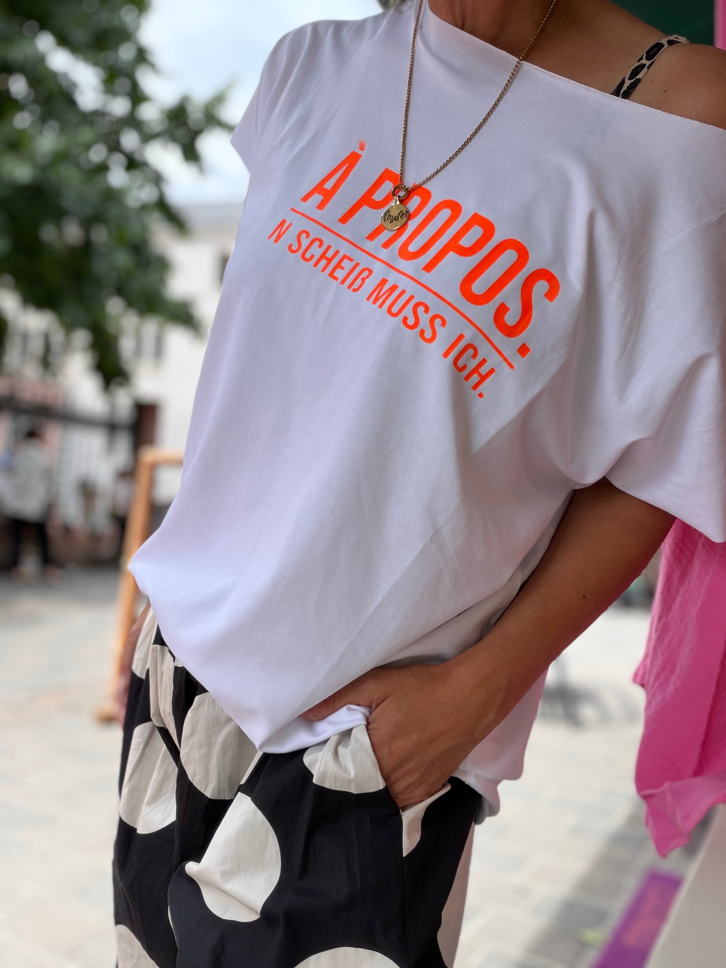 T-Shirt A propos. N Scheiss muss ich