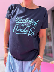 T-Shirt wer loslässt hat die Hände frei