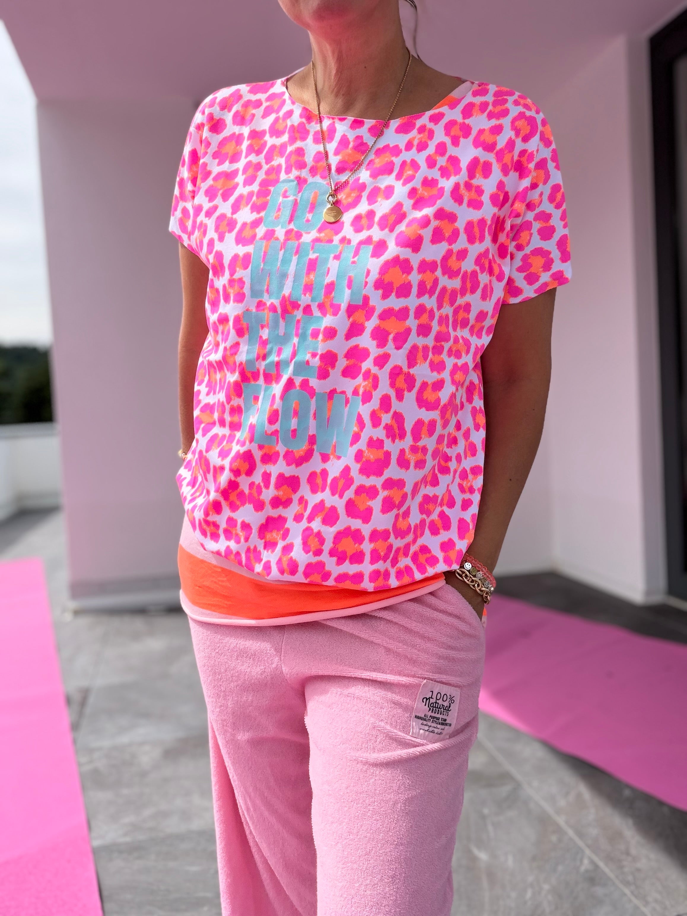 T-Shirt Leo Neon GO WITH THE FLOW