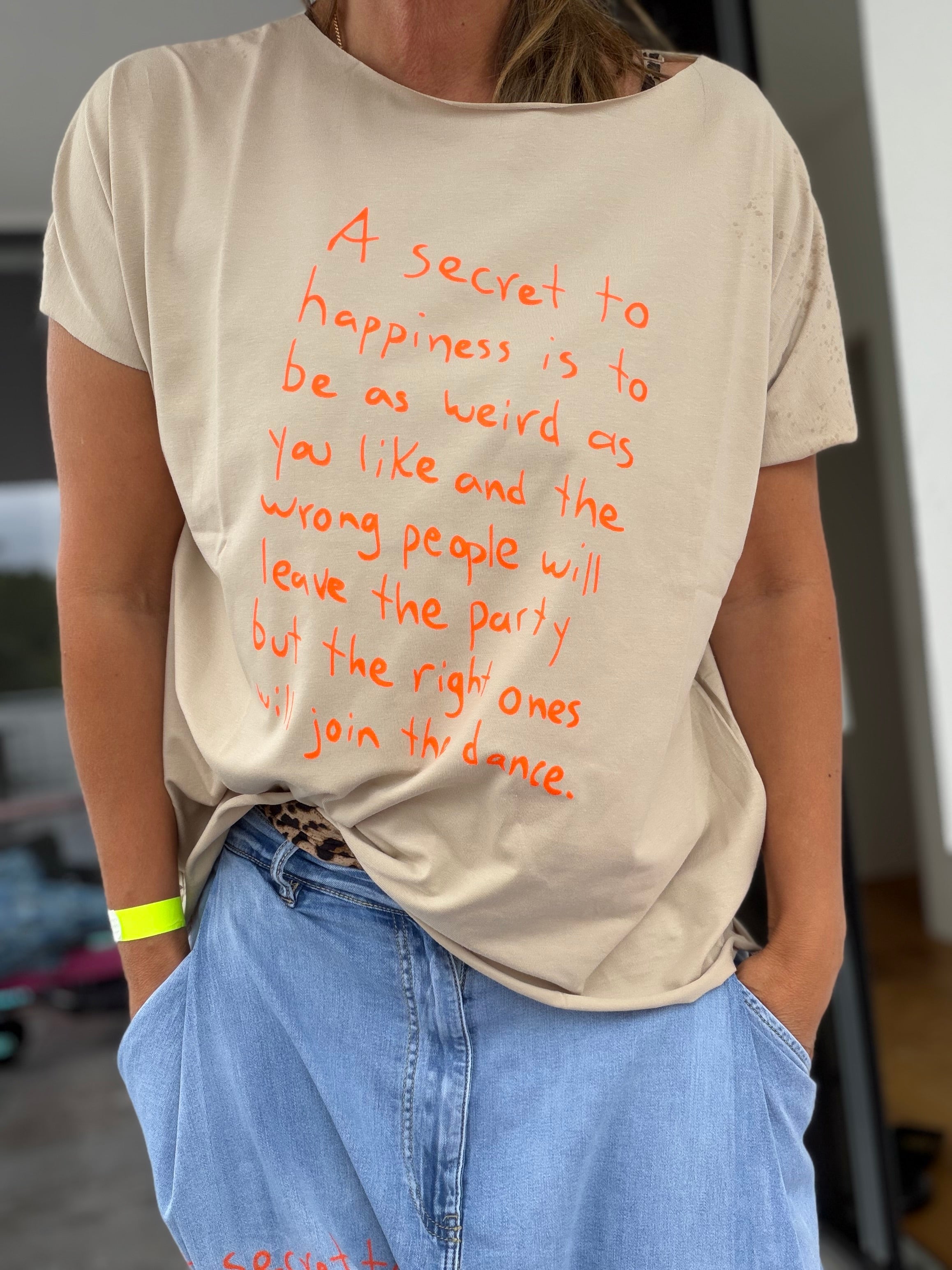 T-Shirt a secret to happiness