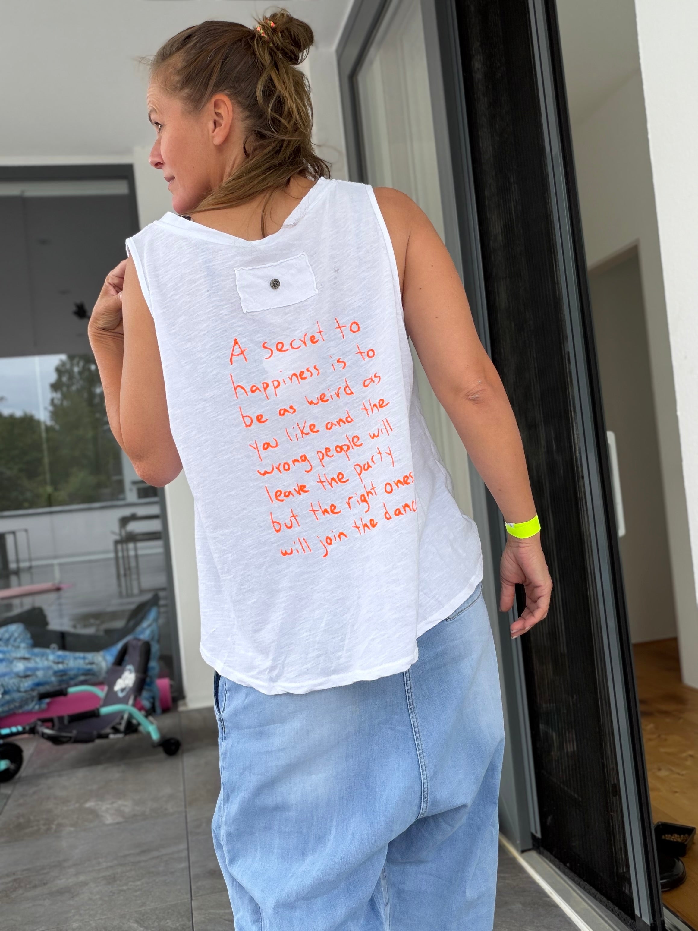 Oversize TOP a secret to happiness