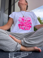 T-Shirt im Herzen barfuß
