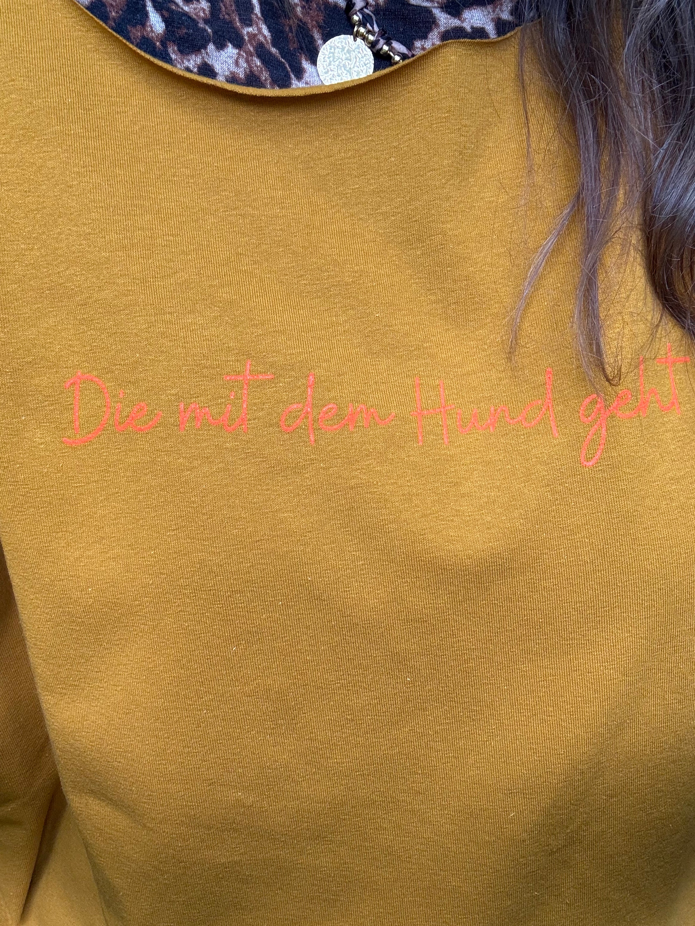 T-Shirt die mit dem Hund geht