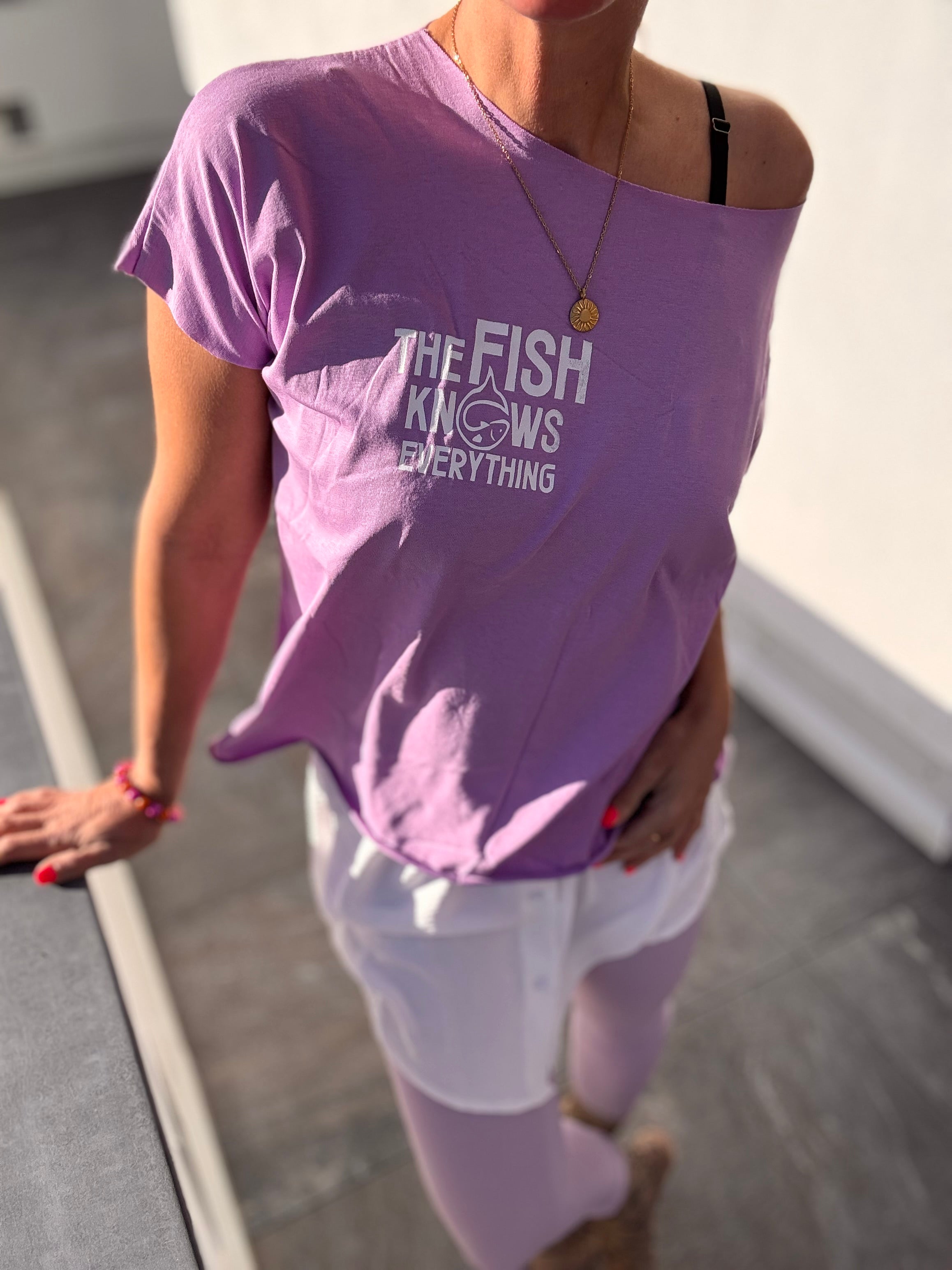 T-Shirt the fish knows everything