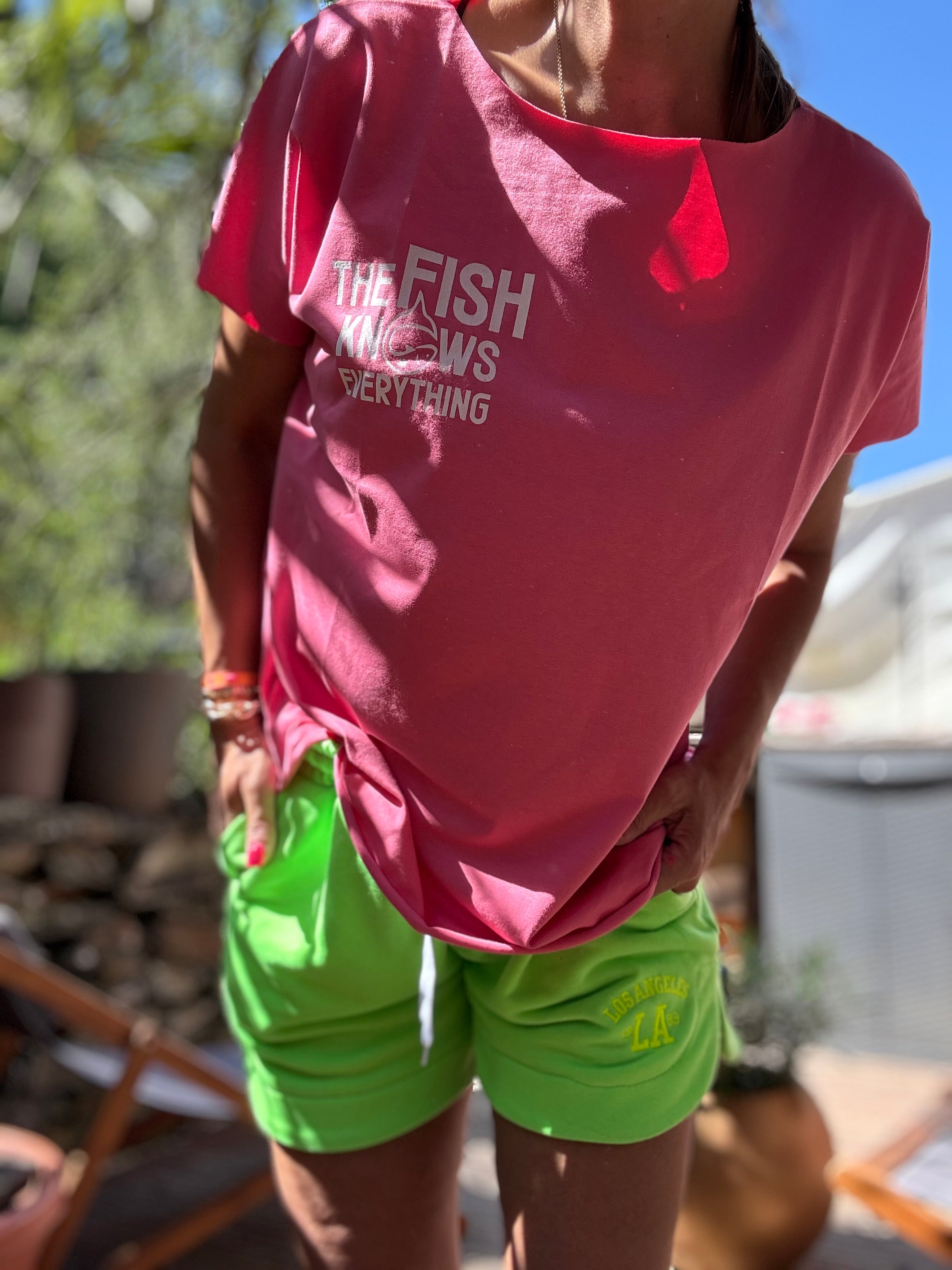 T-Shirt the fish knows everything